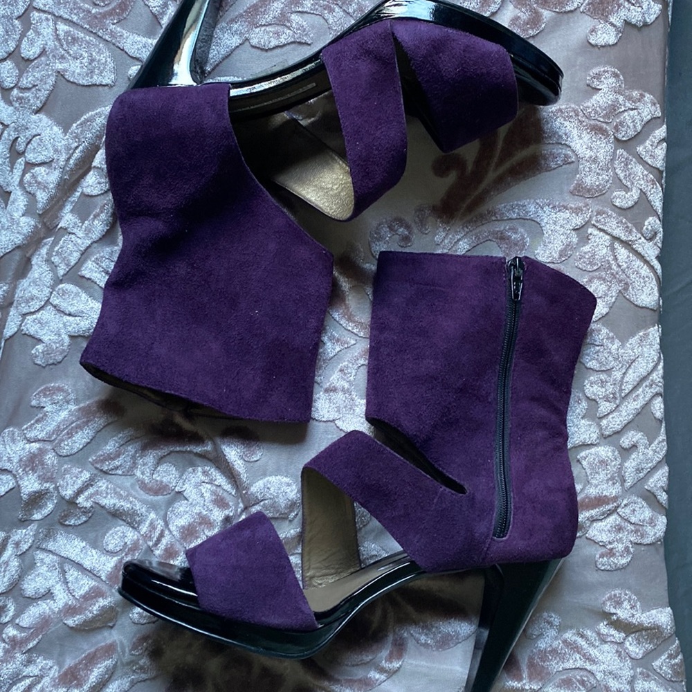 These are some sexy comfortable open toe heels with a purple suede material.